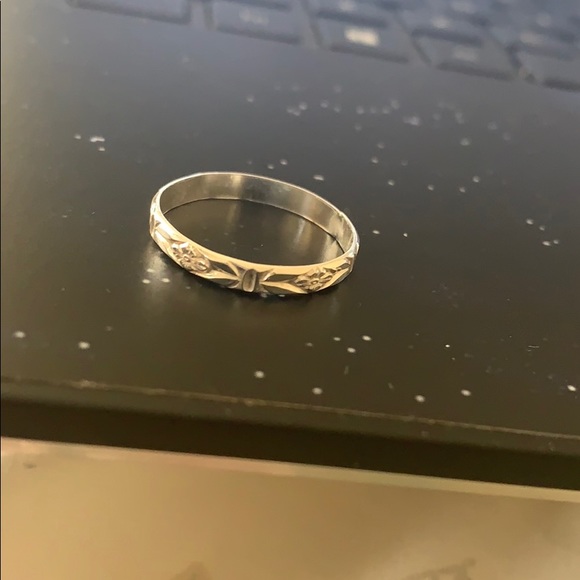 Silver Floral Dainty Ring Band NEW - Picture 4 of 5
